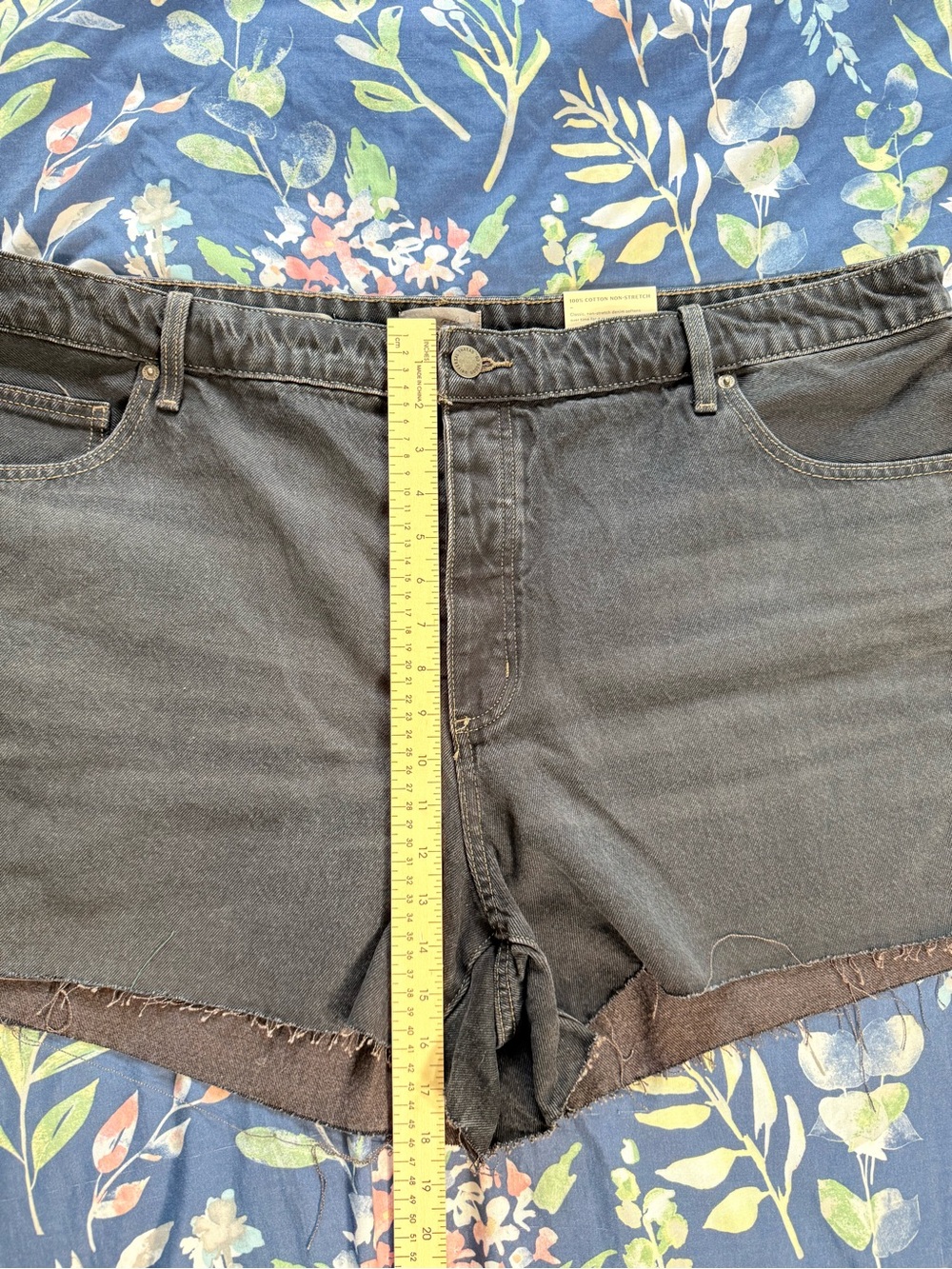 Universal Thread Dark Indigo Frayed Hem Denim Shorts Plus Size 24W - Picture 9 of 9